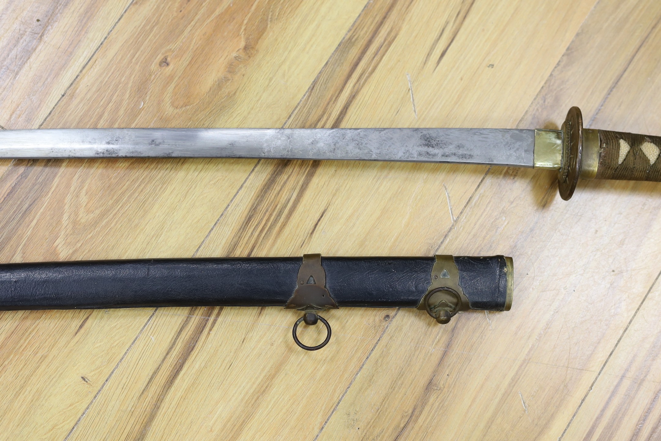 A Japanese katana, possibly a theatrical prop, 101 cms long